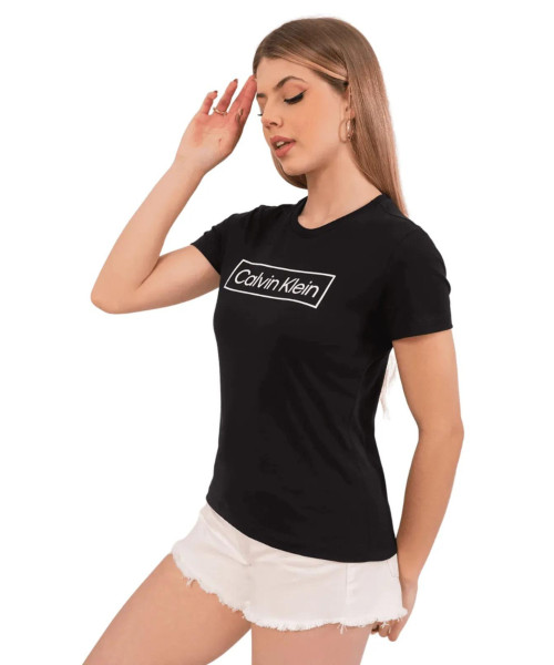 Camiseta Calvin Klein Manga Curta Logo Quadrado Centralizado Feminina